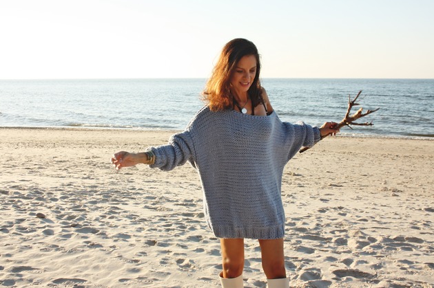 swetry damskie  Sweter handmade oversize  baby blue z wełną