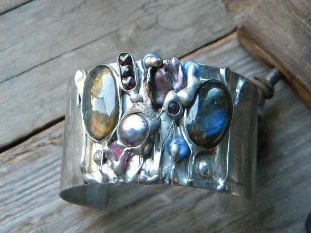 bransoletki z kamieni naturalnych Labradoryt - roślina   - BRANSOLETA MANKIET  CUFF