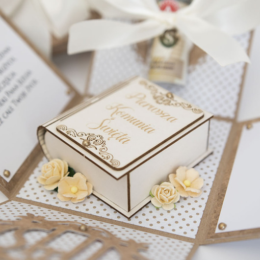 kartki na komunię Pamiątka Pierwszej Komunii exploding box kartka 3d