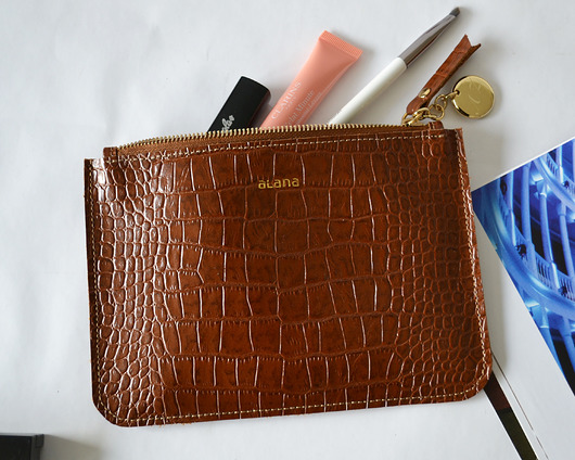 Skórzana kosmetyczka z inicjałami Alana Leather Studio