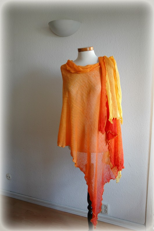 Yellow Hand-Dyed Poncho and Scarf malowane lnem