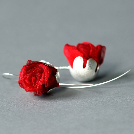 kolczyki wire wrapping Kolczyki czerwone różyczki
