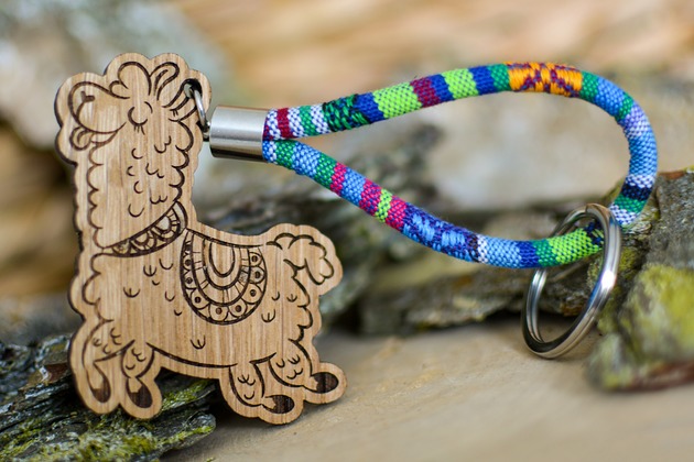 breloki Brelok  do kluczy BOHO LAMA HAPPY Z DREWNA AZTEQ