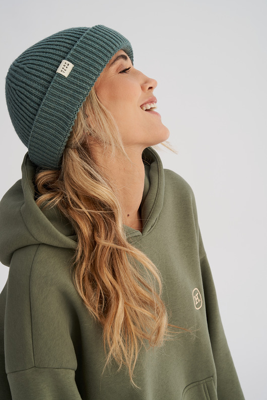 czapki damskie Krótka czapka prążkowana zielona