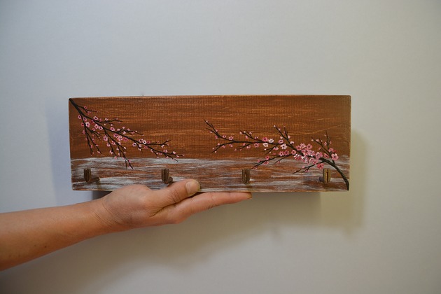 wieszaki Ręcznie wykonany drewniany wieszak z motywem kwitnącej wiśni