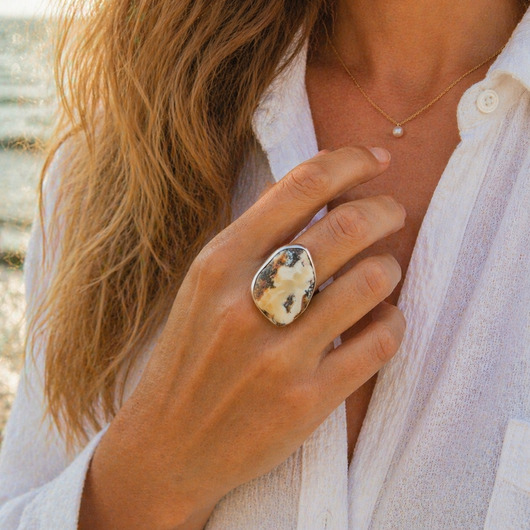 pierścionki srebrne Regulowany pierścionek z bursztynem kremowym, pierścionek bursztynowy