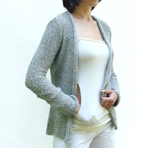 sweter 3 guziki halo pracownia
