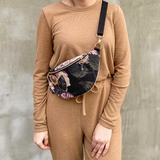 Welurowa nerka różowe maki sacky bag