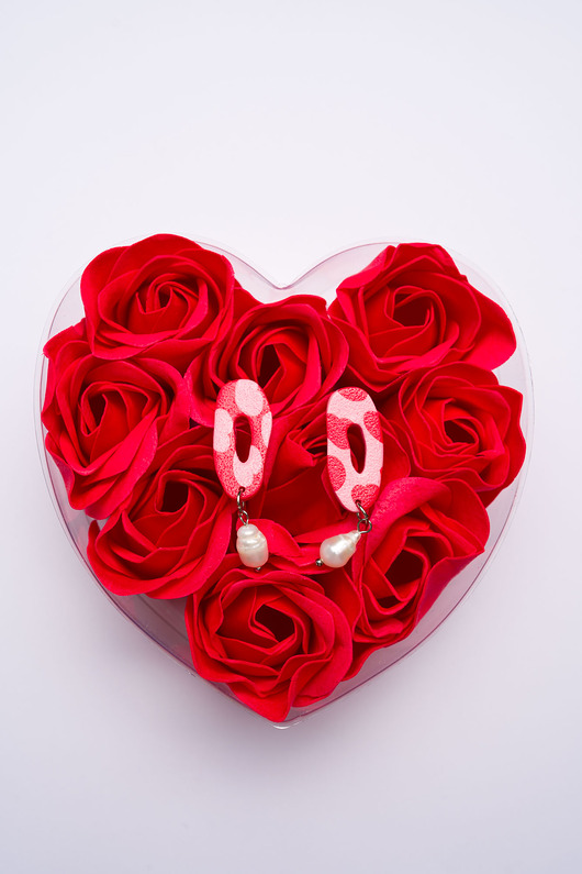 kolczyki z masy plastycznej Asymetryczne sztyfty edycja walentynkowa