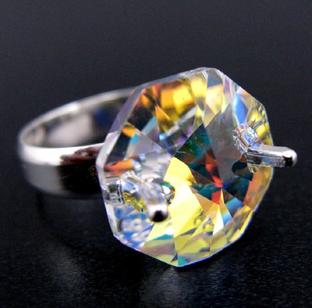 kryształ Swarovski w autorskim pierścionku PRYZMAT