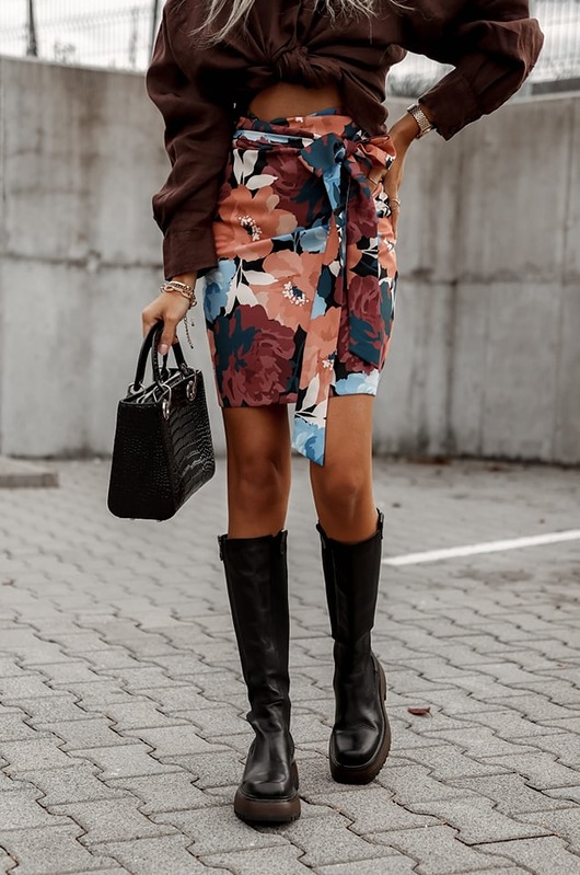 spódnice mini Spódnica wiązana w kwiaty FLOWERS brązowo- błękitna