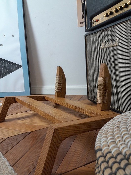 meble - inne Amp Stand Walnut Danish Cord - Drewniany stojak na wzmacniacz gitarowy