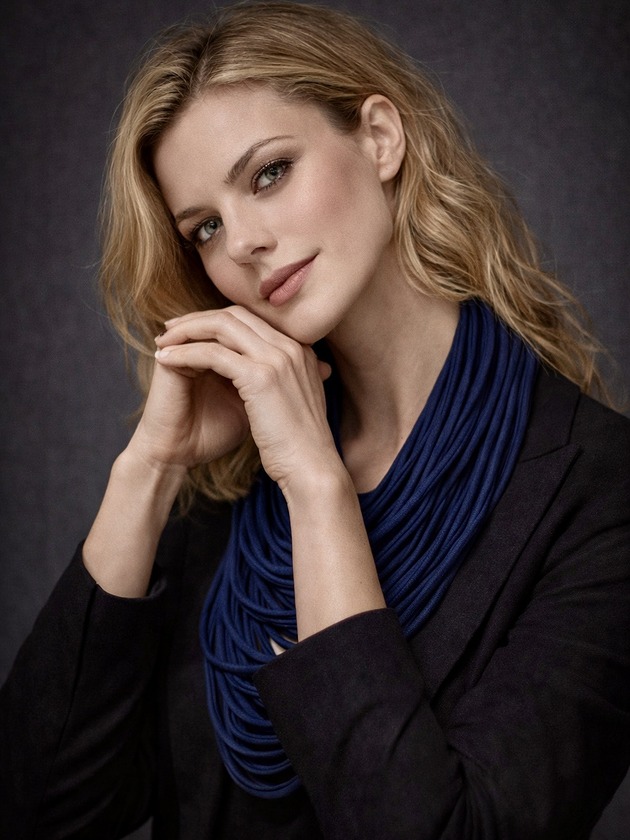 szale damskie Naszyjnik dzianinowy - ciemny granat (unisex)