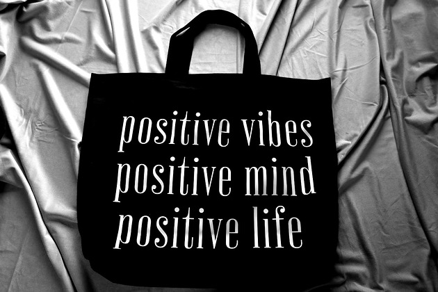 torby na zakupy Bardzo duża bawełniana torba czarna z afirmacją POSITIVE VIBES MIND LIFE
