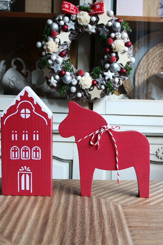 dekoracje świąteczne Zestaw - drewniany czerwony dom i konik Dala do dekoracji
