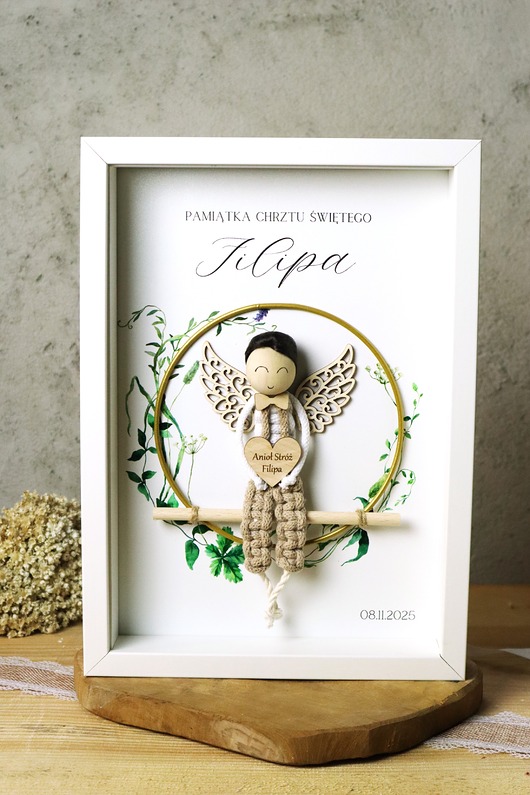 makramy Anioł Stróż z makramy w ramce na Chrzest Komunię Roczek