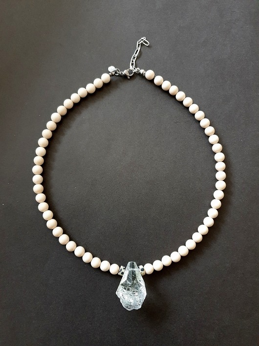 chokery Naszyjnik z wisiorem ROOTS kamień rzeczny, prasiolit