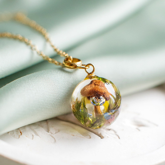 wisiory Naszyjnik z leśną kompozycją
