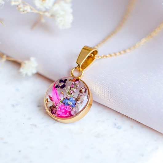 wisiory Wisiorek z kompozycją kwiatową