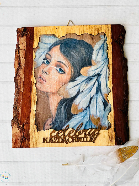 Ozdoby na ścianę Anioł na desce, naturalne drewno, cytat, życzenia