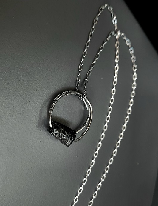 srebrne naszyjniki Naszyjnik Pierścionek z łańcuszkiem BLACK amulet