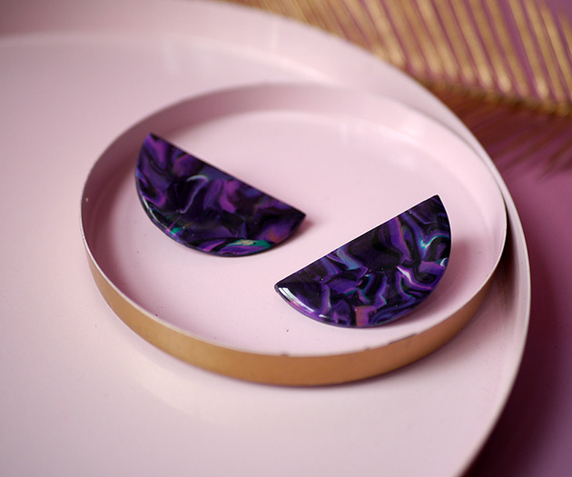 kolczyki z żywicy KOLCZYKI połówki duże sztyfty violet marble