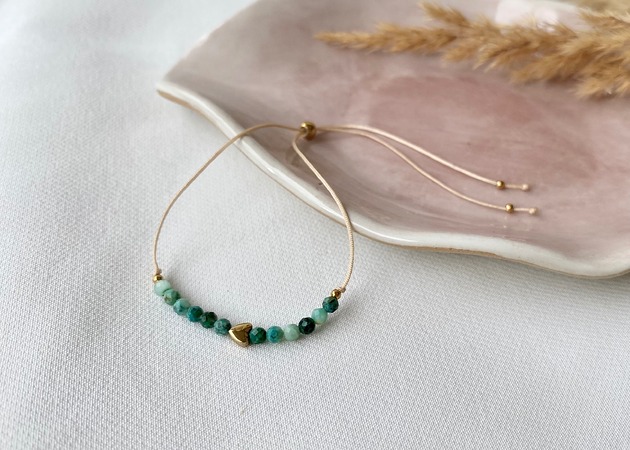 bransoletki z kamieni naturalnych Bransoletka z chryzokolą i sercem z hematytu