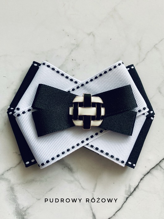 broszki Brosza Black & White z ozdobą  z szachownicy  NEW