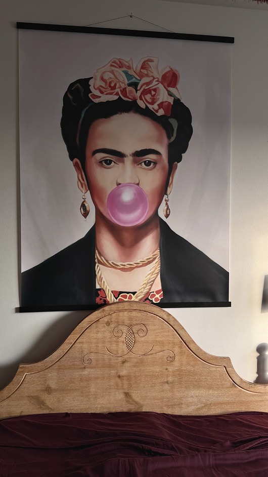 grafiki i ilustracje Duży obraz na płótnie - Frida with bubble gum