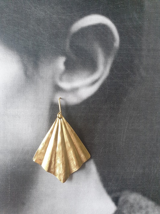 kolczyki z mosiądzu Kolczyki ORIGAMI duże wachlarze, mosiądz surowy złoty