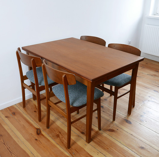 stoły Duński stół i 4 krzesła tekowe Farstrup Mid century