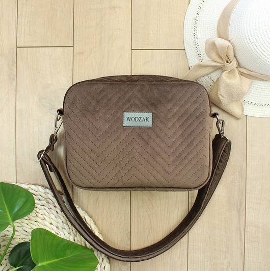 torby na ramię Torebka damska listonoszka box - brązowy welur