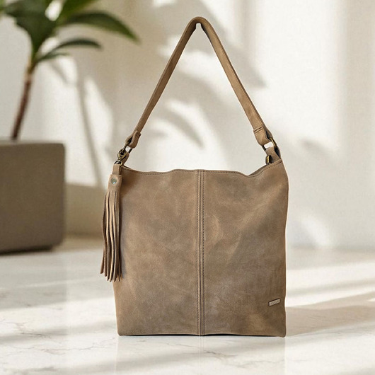torby na ramię Zamszowa torebka szoperka z frędzlami, sand. Etui gratis