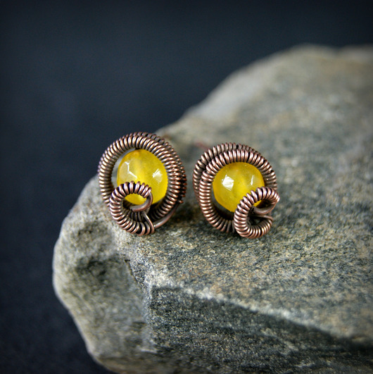 kolczyki wire wrapping Kolczyki sztyfty z żółtymi jadeitami