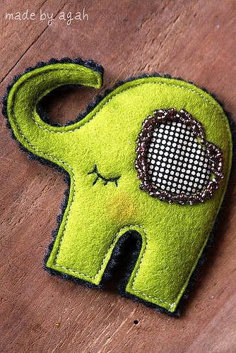 Broszka Sleepy Elephant made by agah