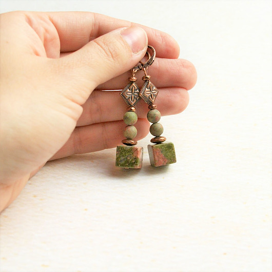 kolczyki z kamieniami Kolczyki unakit w miedzi :