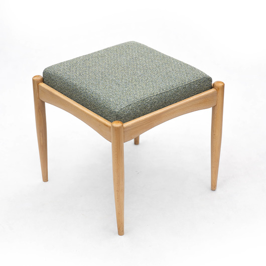 Podnóżek vintage,PRL,po renowacji LEKKA Furniture