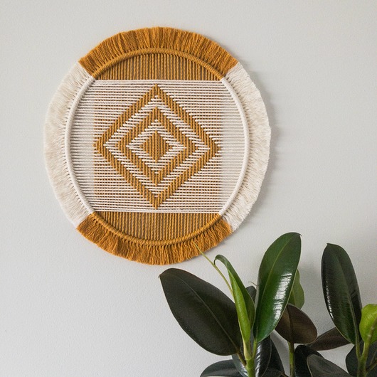 makramy Geometryczna makrama Aztec musztardowa