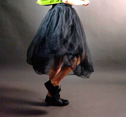 spódnice midi Spódnica tiulowa czarna  na plisowanej - gniecionej podszewce