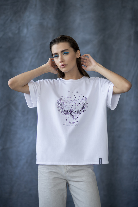 t-shirt damskie Biały t-shirt z nadrukiem Lori Lopus