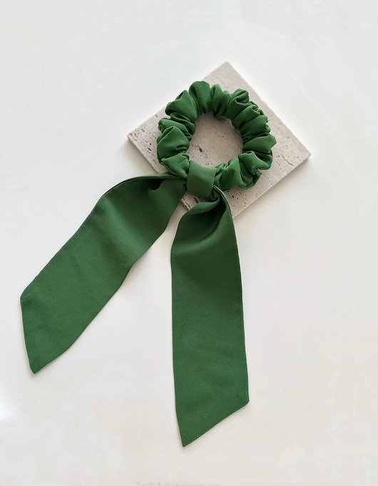 gumki do włosów Zielona scrunchie z odwiązywaną szarfą Nisa