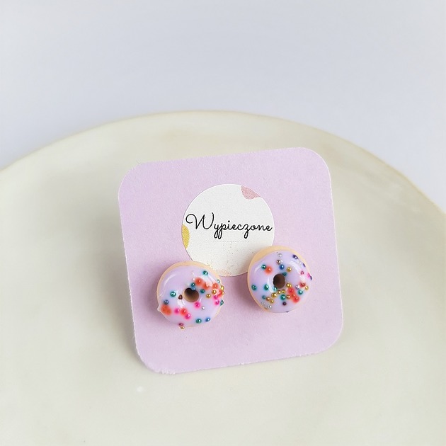 kolczyki z masy plastycznej Kolczyki sztyfty wrzosowe donuts z posypką