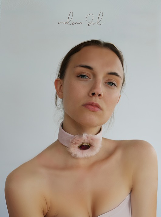chokery CHOKER różowy ze skóry, skóra naturalna angielska broszka futro Glamour