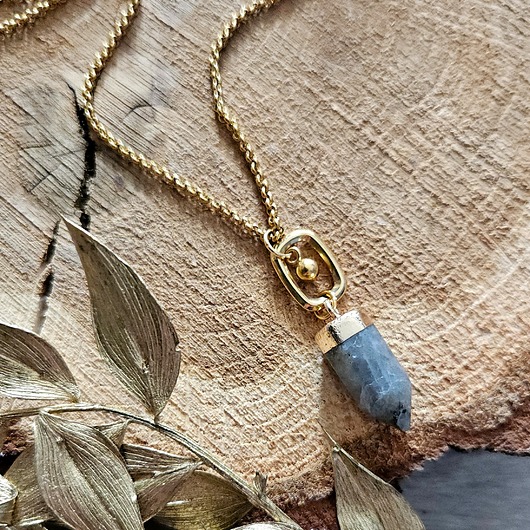 wisiory Naszyjnik z labradorytem i zawieszką