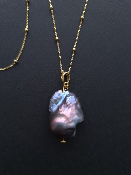 wisiory Naszyjnik z wisiorem z granatowej perły barokowej