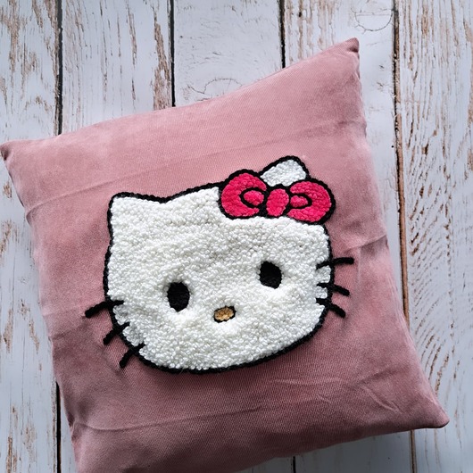 poduszki plecione Poduszka hello kitty punch needle