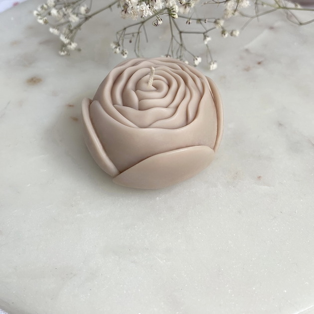 świeczniki i świece Świeca sojowa dekoracyjna "Flower" 58x40mm jasny beż