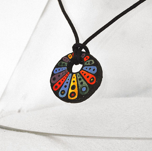 Mały ceramiczny wisiorek Hypnotic