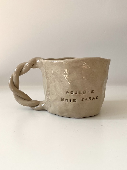 kubki Kubek z brzydkim napisem POJEBIE MNIE ZARAZ 350 ml