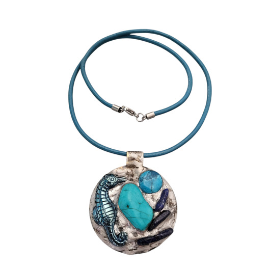 wisiory Naszyjnik z witrażowym wisiorem KONIK MORSKI hematyt